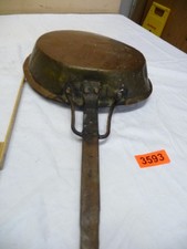 3593.        Antica pentola in