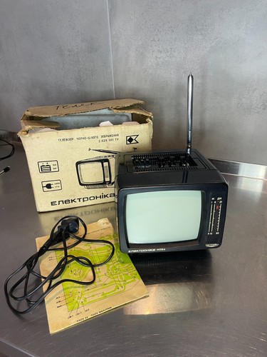 Raro televisore portatile - raro,