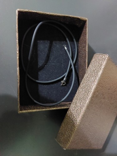 Collana caucciù con - in,