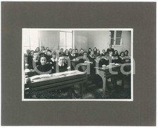 1930 ca MILANO - SCUOLA FEMMINILE Studentesse ai banchi - Foto di classe 24x19