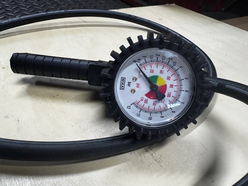 Gonfiatore pneumatici con - gonfiatore,
