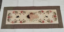 ANTICO ARAZZO DIPINTO MANO SCENA MOTIVO FLOREALE ANGELI RONDINI CONTORNO IN SETA