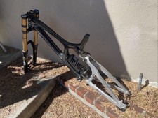 Telaio downhill Santa Cruz V10 in carbonio con forcella Fox 40