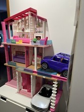 Casa di Barbie "casa dei sogni di Barbie" a tre piani con ascensore e piscina.