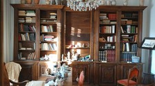 grande libreria in noce con ante del '700