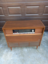 Grundig - Stereo Koncertschrank  VERDI 4 mobile con giradischi