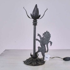 lampada da tavolo in ferro