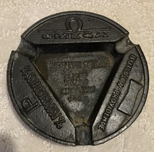 Raro posacenere in ghisa Omega