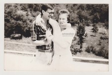 Due giovani uomini belli e