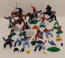 1/32 CIRCA  LOTTO SOLDATINI SMONTABILI IN PLASTICA VINTAGE ANNI 70 ALTI CM 5