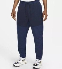 NIKE SPORTSWEAR TECH ESSENTIAL