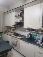 Cucina componibile completa di tavolo e 6 sedie