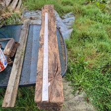 Antico camino sopra mantello