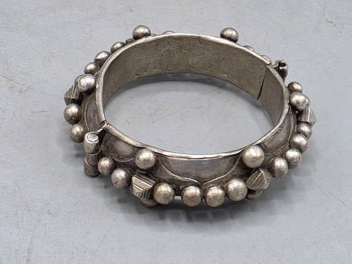 Antico bracciale con cerniera