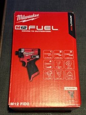Milwaukee FUEL Avvitatore a percussione compatto a batteria 1/4" M12FID2-0 senza batteria e caricatore
