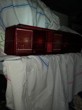 faro posteriore sinistro Y10