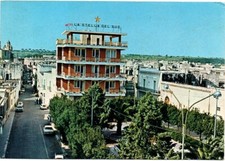 Cartolina 1025. Puglia. Lecce. Presicce. Villa Comunale. Corso Italia. Hotel 
