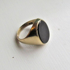 Anello con sigillo in oro
