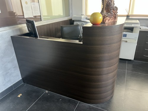 Bancone reception con altri - reception,