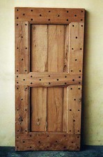 porta antica chiodata rustica