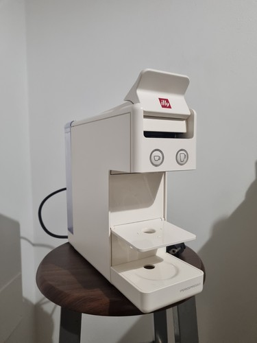 Illy macchina caffe - macchina, caffe'