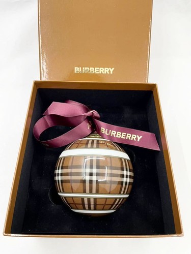 Burberry object 2022 - burberry, vip