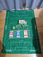 Lotto Subbuteo con panno, palloni, porte, bandierine, squadre.  