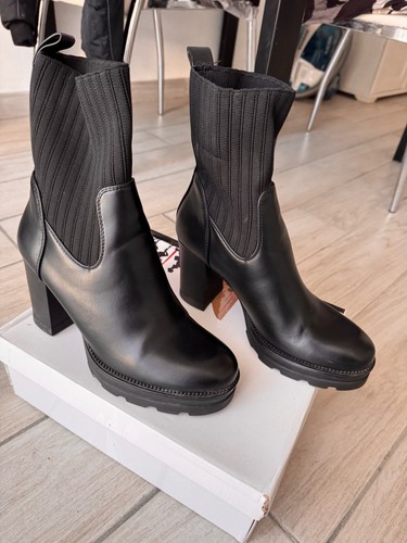 Scarpe stivaletti neri donna
