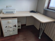 scrivania angolare con