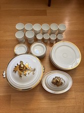 Antico set di piatti in