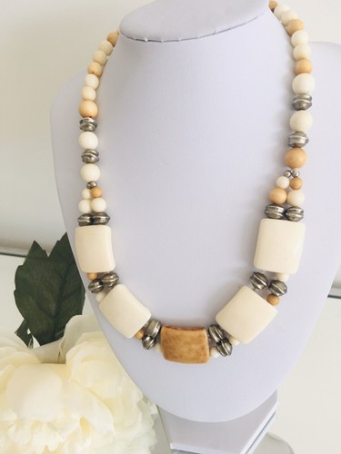 Collana beige vera lucite