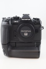 OLYMPUS OMD-EM1 MKII BODY + BATTERY GRIP HLD-9 (7.500 SCATTI)