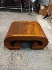 Tavolini–poggiapiedi–sgabe