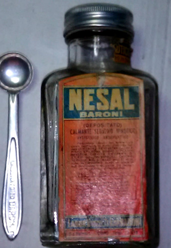 Bottiglia medicinali con - di,
