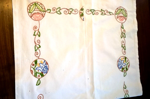 Centrotavola bianco con ricamo - centrotavola,