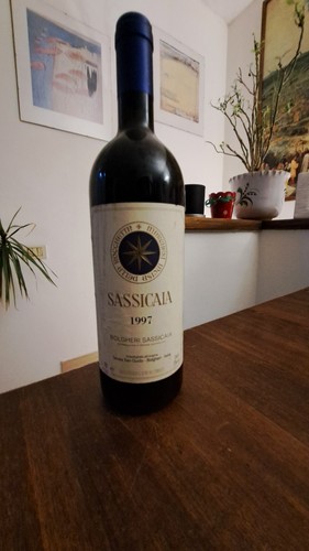 Bottiglia vino sassicaia 1997 - bottiglia,