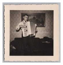 Uomo con fisarmonica Hohner