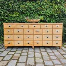 Vecchio antico armadietto