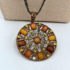 Collana con ciondolo tondo