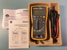 Multimetro digitale Fluke 117C True RMS con avviso Volt viene fornito con calibrazione UK