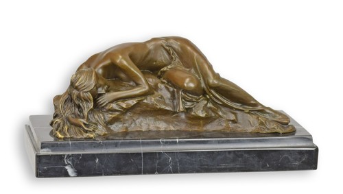 Una scultura bronzo - una,