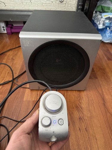 Logitech 2300 1 subwoofer - z-2300,