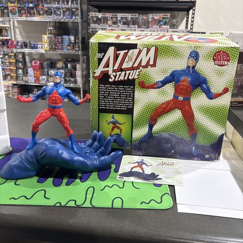 Direct the atom statua jla - atom,