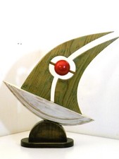 Complemento d'arredo barca a vela scultura colorata in legno castagno stagionato