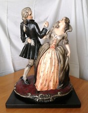 Coppia di ballerini, impegnata