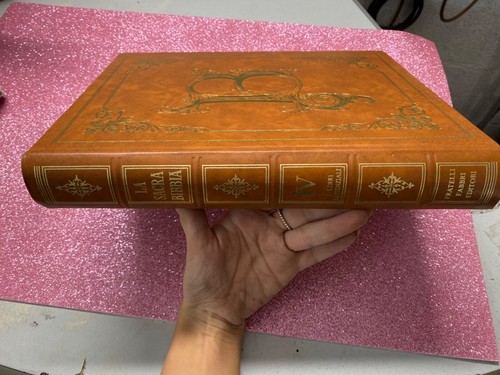 Sacra bibbia i libri - sacra,
