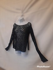 Maglia realizzata all'uncinetto