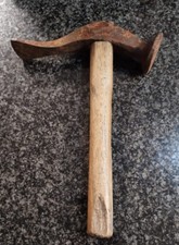 ANTICO MARTELLO CON FORMA PARTICOLARE PER CIABATTINO CALZOLAIO