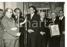 1955 ROMA Sala Protomoteca - Salvatore REBECCHINI riceve Emblema NASTRO AZZURRO