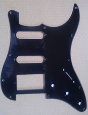 BATTIPENNA STRATOCASTER NERO MONOSTRATO HSS (PER UN HUMBUCKER E DUE SINGLE-COIL)